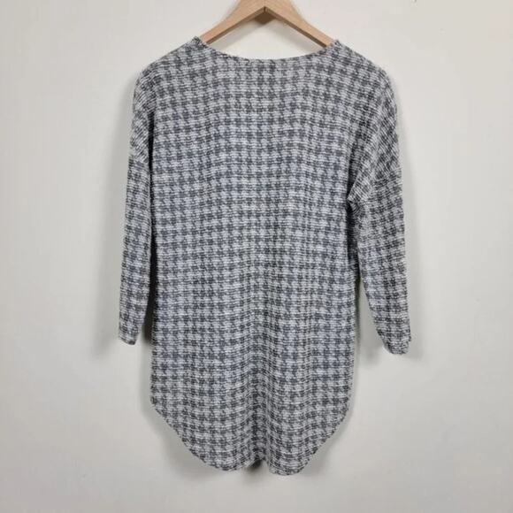 Chico’s Textured Metallic Top White Gray Women Size M Elegant Blouse - Picture 7 of 9